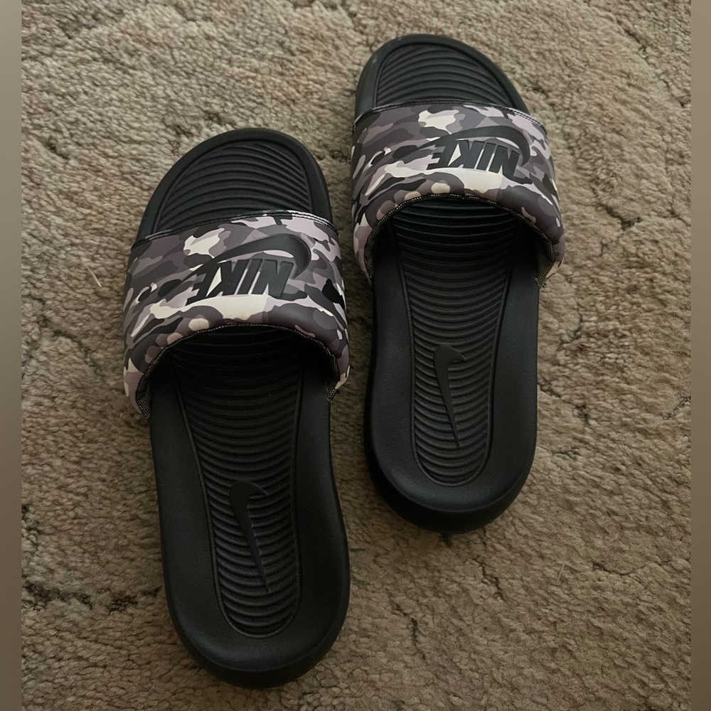 These are Nike slides never been worn!